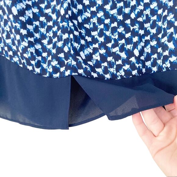 Banana Republic Blue Printed Short Sleeve Blouse - Picture 5 of 6